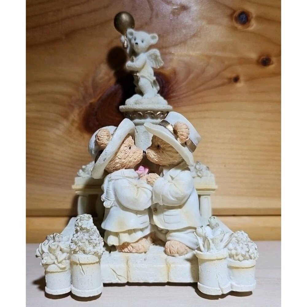 FML98 Bears Getting Married Kissing Resin Figurine, Shelf Sitter, Toppers